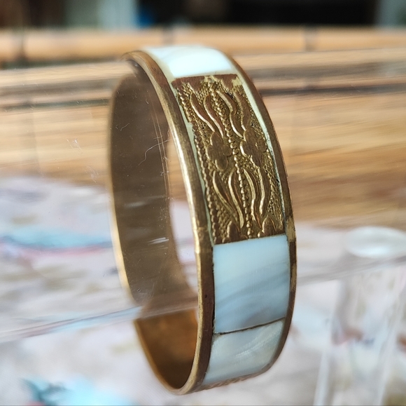 Brass Embossed Engraved Scroll Pattern Shell Tiled Bangle Bracelet Bohemian - Picture 3 of 7